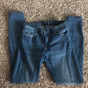 H&M stretchy light wash skinny jeans